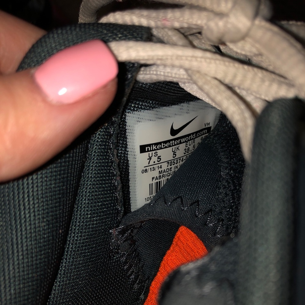 Nike Thea - Picture 3 of 3